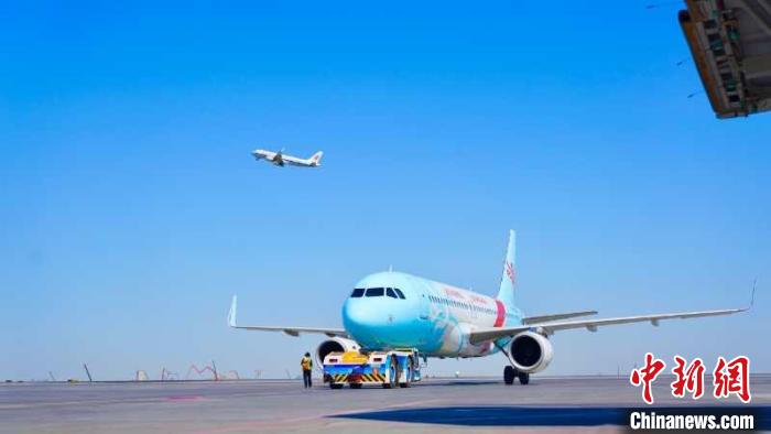 新疆機(jī)場(chǎng)旅客吞吐量創(chuàng)新高，公共航空運(yùn)輸助力區(qū)域發(fā)展